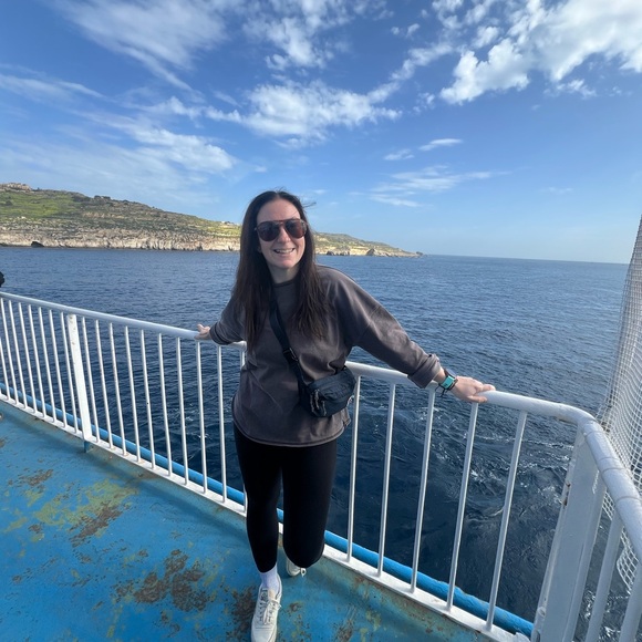 Meet your Posher, Valerie - Picture 4 of 5